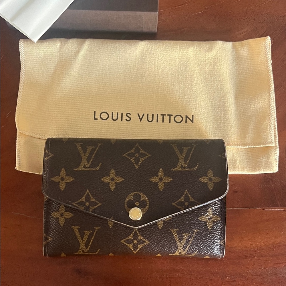 Louis Vuitton Monogram Sarah Compact Wallet - Picture 2 of 13
